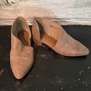 Universal Thread Women's Taupe Flats